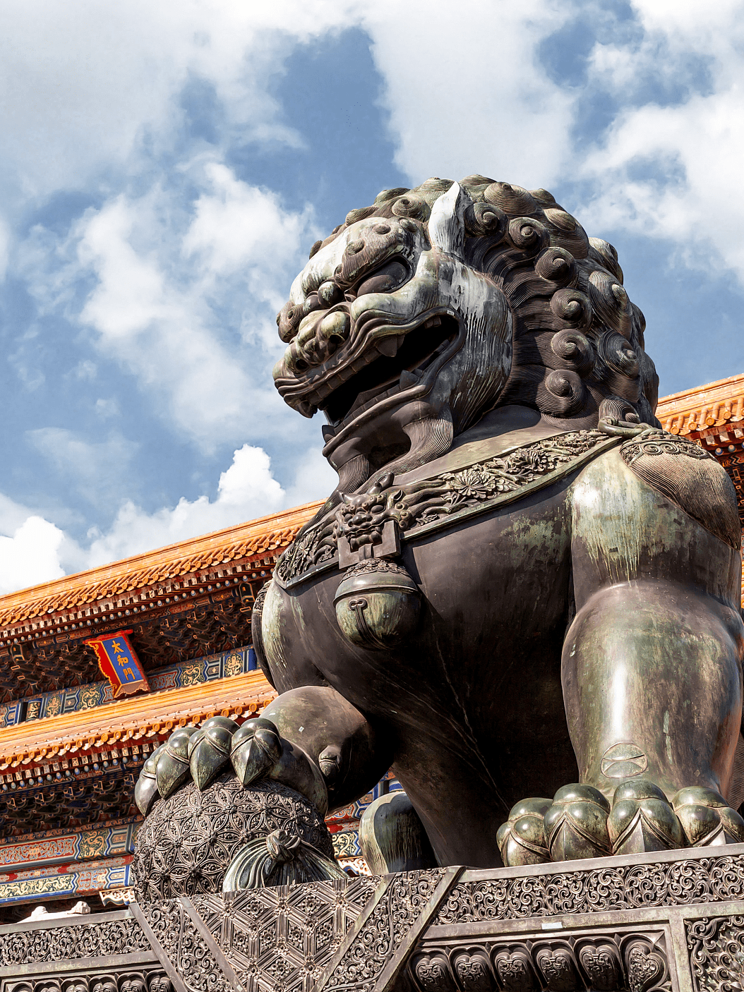 烫金岁月，故宫守护者的熨斗奇缘—重现乾隆花园的匠心传奇