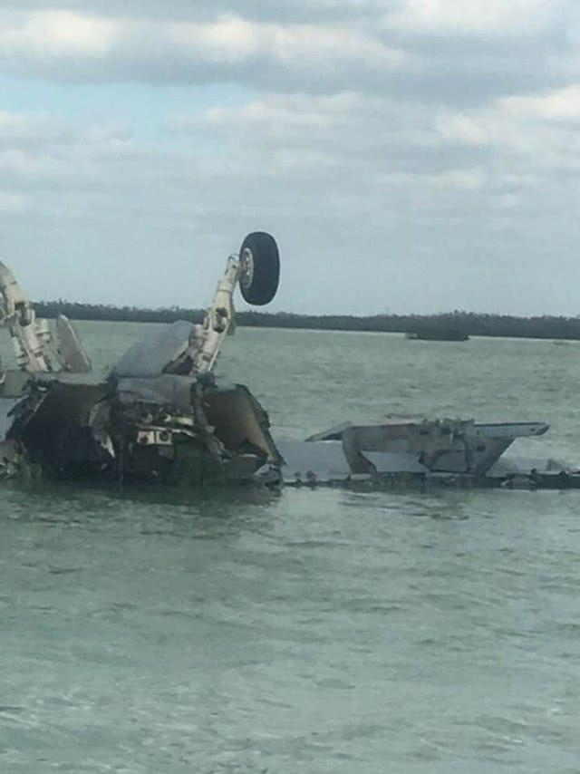 中方严正回应，美军两架战机坠入南海事件—维护地区和平与稳定的坚定立场