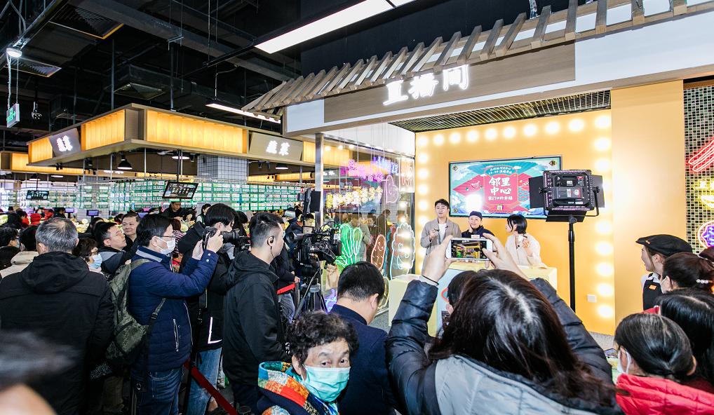 东北现鸳鸯锅真人版，商家创新引热议