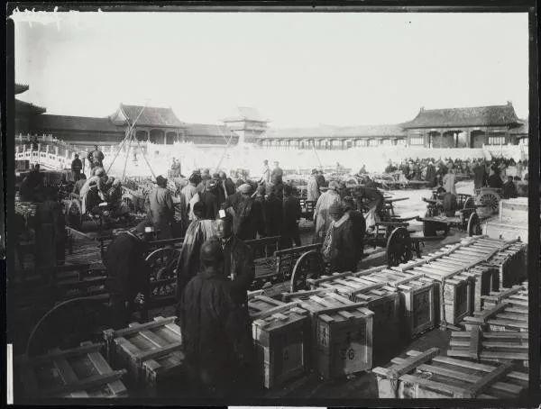 烫金岁月，故宫守护者的熨斗奇缘—重现乾隆花园的匠心传奇