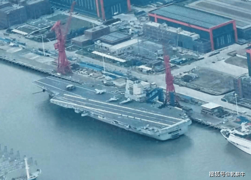 揭秘福建舰的隐藏硬核实力，中国海军新锐航母的深海利剑