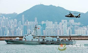 解放军驻香港部队组织联合巡逻，维护一国两制下的和平与稳定