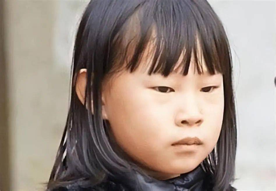 闪耀新星，沈佳润首登杂志封面，绽放璀璨光芒