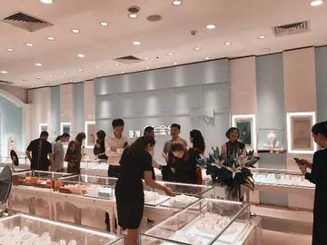 深圳水贝三家黄金珠宝公司违规操作被查处，行业整顿与消费者权益保护的警钟