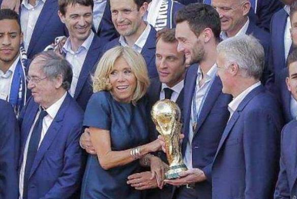 法国总统马克龙妻子档案性别被误改为男性，一场关于隐私、性别认同与数据安全的争议