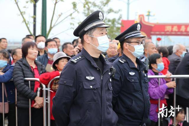 警徽闪耀，派出所副所长国庆执行任务中英勇牺牲