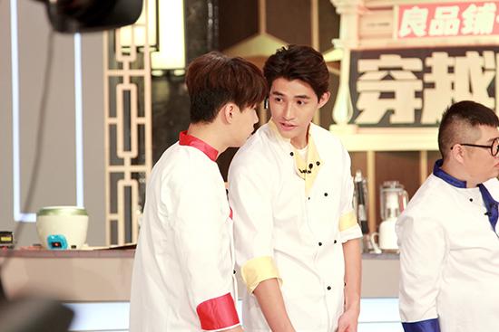 向往的厨房，黄磊在向往的生活中的烹饪艺术与人生哲学