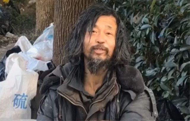 AI流浪汉骗局走红网络,民警提醒警惕新型诈骗手段 AI流浪汉骗局走红网络,民警提醒警惕新型诈骗手段