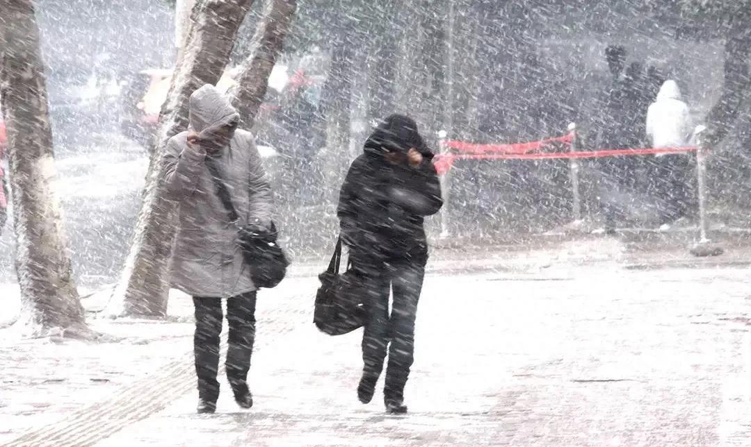 停运警报，暴雪来袭与断崖式降温的严峻考验