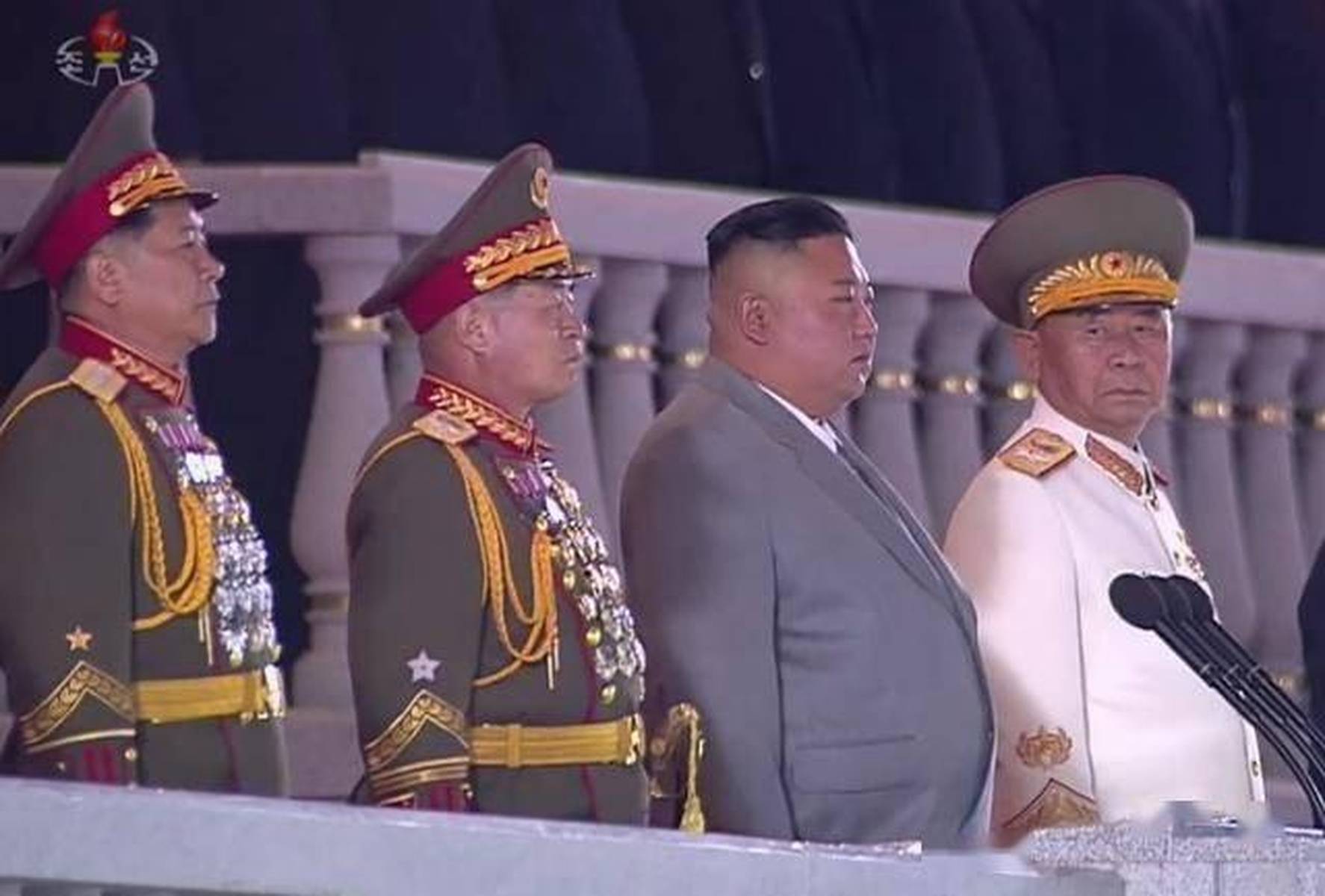 金正恩连续八次深夜阅兵，朝鲜政治与军事的夜行者