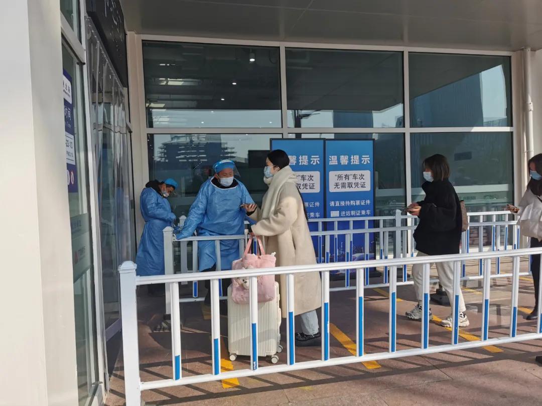 高铁站安检新发现，众多小红球背后的秘密