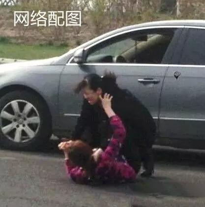 女子酒驾撞劳斯莱斯，国企员工的警醒与反思