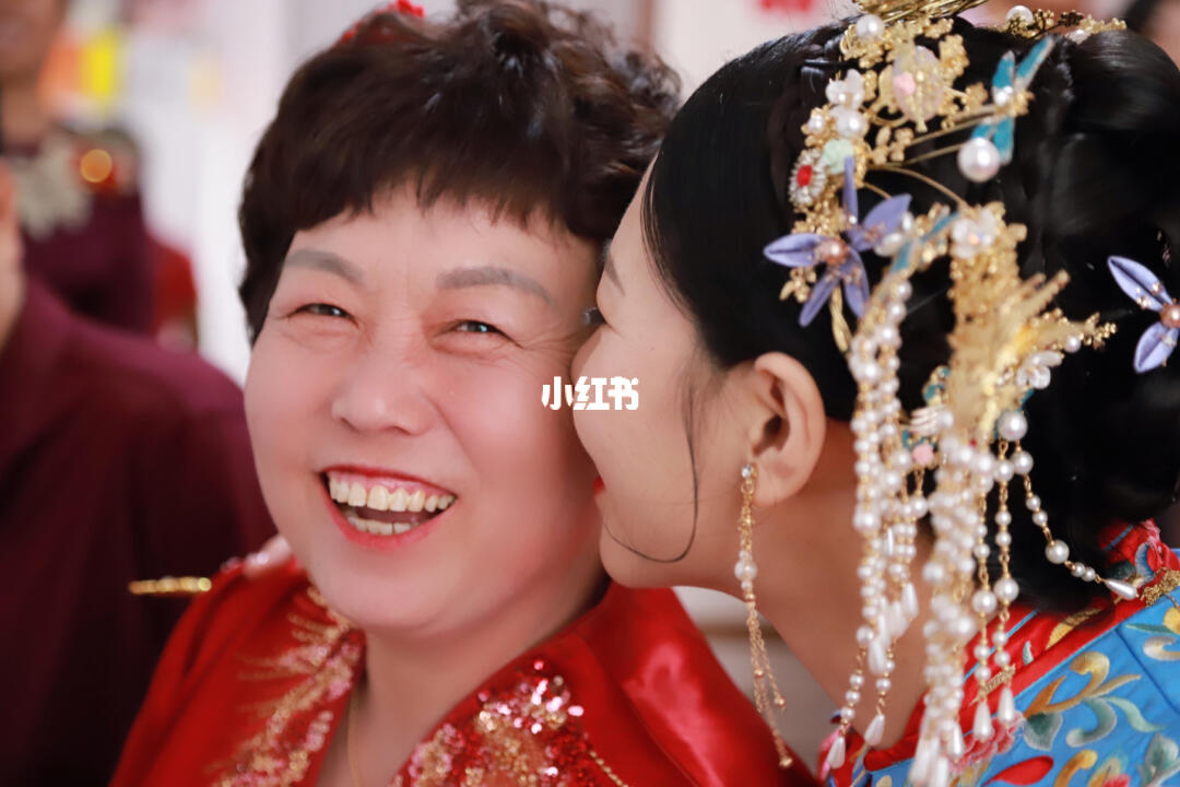 两个弟弟的憋笑大作战，姐姐出嫁的温馨瞬间