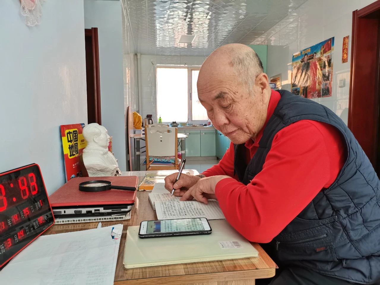 军报警示，何卫东等人的信仰坍塌与忠诚失节