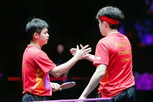 双雄并肩，王楚钦与林诗栋男双夺冠，激情与汗水的胜利交响曲