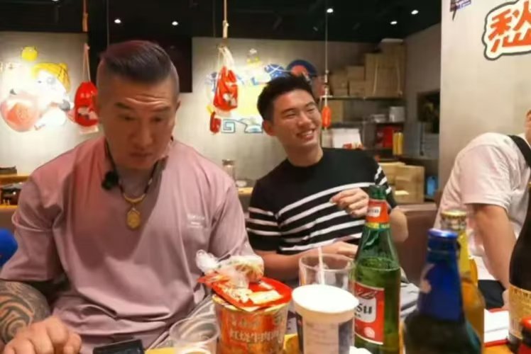 台网红馆长因当归咖啡事件引发热议，传统与创新的碰撞与反思