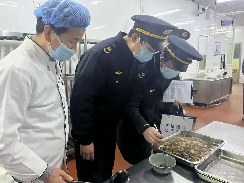 浦东新区食品安全警钟再响,鸭腿套餐惊现活蛆事件通报 浦东新区食品安全警钟再响,鸭腿套餐惊现活蛆事件通报