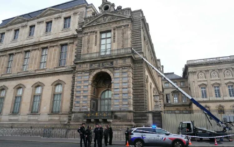 卢浮宫被盗，7分钟惊魂记