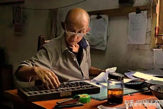 00后女生镜头下的时光守护者，75岁老会计同事意外走红