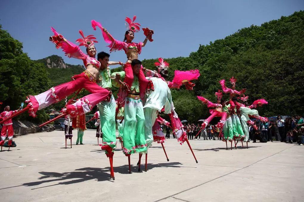 东北文旅一到冬天就杀疯了!冰雪狂欢季引爆全中国 东北文旅一到冬天就杀疯了!冰雪狂欢季引爆全中国