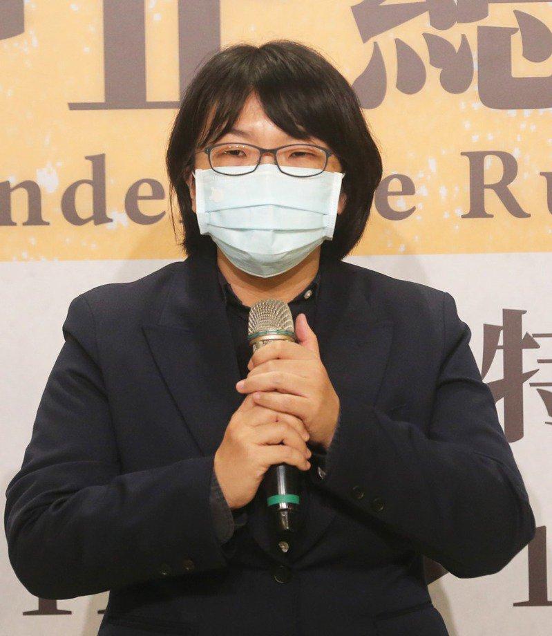 蓝绿民代市议会激烈冲突，高雄市政辩论失控，民代互指对方恶意杯葛