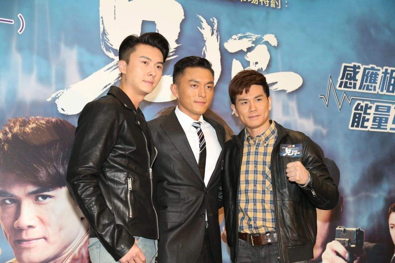 生死之交，欧阳震华苗侨伟冒雨为许绍雄扶灵，演绎香港娱乐圈的兄弟情谊