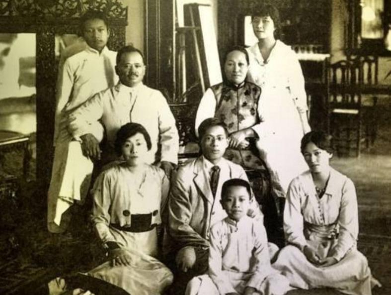 罗智强嘲讽沈伯洋,从求爷爷告奶奶看台湾政坛的撕裂与沉沦 罗智强嘲讽沈伯洋,从求爷爷告奶奶看台湾政坛的撕裂与沉沦