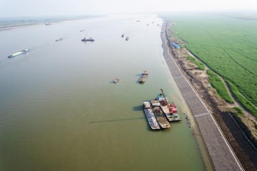 四川舰为何不能当航母用,揭开两栖攻击舰的技术与战略密码 四川舰为何不能当航母用,揭开两栖攻击舰的技术与战略密码