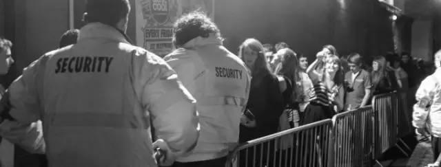 东京街头惊现恶性交通事故，车辆失控冲撞行人致11人死伤，城市安全再引关注