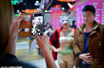 六指AI，数字超模革命中的行业救赎与人性困境