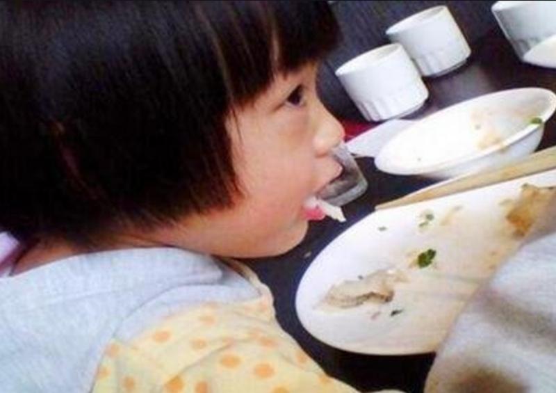 鱼刺卡喉身亡案，工伤认定困局折射劳动关系认定难题