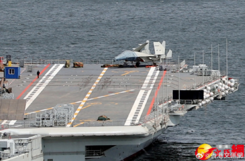 福建舰甲板上的科技与力量