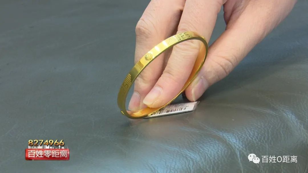 试戴金手镯引发纠纷，顾客赔偿100元背后的消费者权益反思