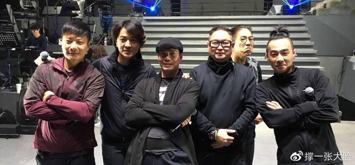 生死之交,欧阳震华苗侨伟冒雨为许绍雄扶灵,演绎香港娱乐圈的兄弟情谊 生死之交,欧阳震华苗侨伟冒雨为许绍雄扶灵,演绎香港娱乐圈的兄弟情谊