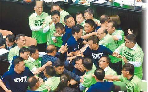 郑丽文、洪秀柱再批赖清德，台湾政坛角力升级，蓝绿对立再添变数