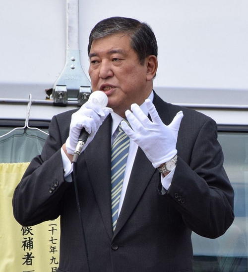 石破茂谈卸任首相，能随时去吃拉面—政治家的生活回归与民众期待