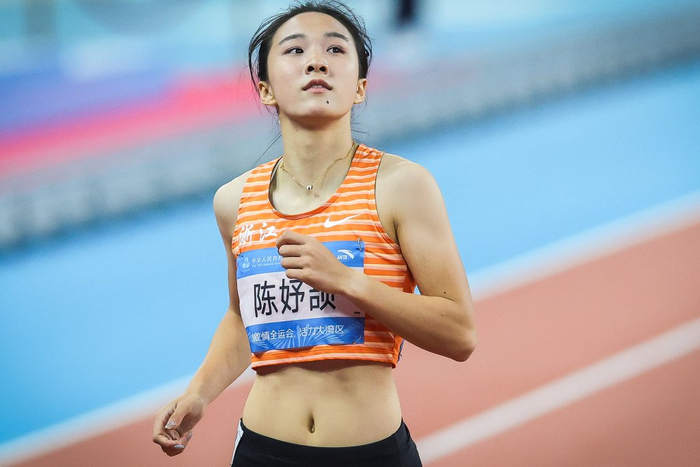16岁陈妤颉,青春风暴席卷田径场,百米冠军背后的汗水与梦想 16岁陈妤颉,青春风暴席卷田径场,百米冠军背后的汗水与梦想