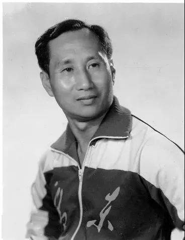 新中国首位奥运旗手张长禄逝世，从战场到领奖台的百年传奇