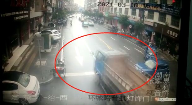 网红小英丈夫涉酒驾撞人逃逸被刑拘,流量背后的法律代价与公众反思 网红小英丈夫涉酒驾撞人逃逸被刑拘,流量背后的法律代价与公众反思