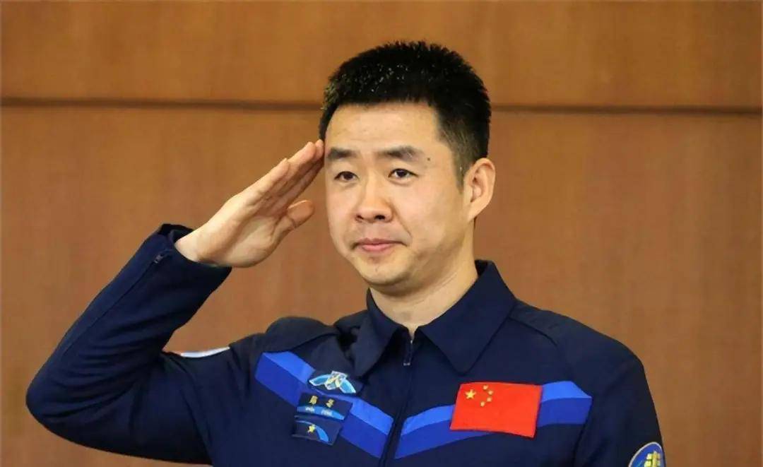 星河归途，陈冬、陈中瑞、王杰的团圆交响曲