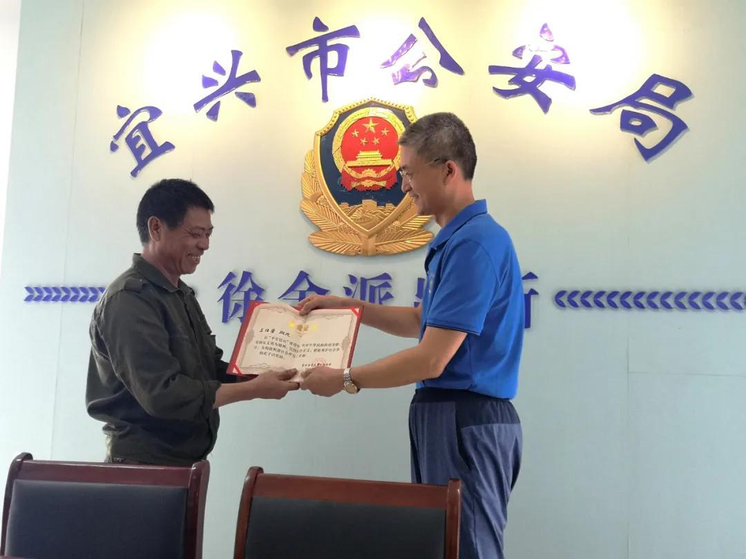 凡人善举暖人间 辽宁街头现生命接力 凡人善举暖人间 辽宁街头现生命接力