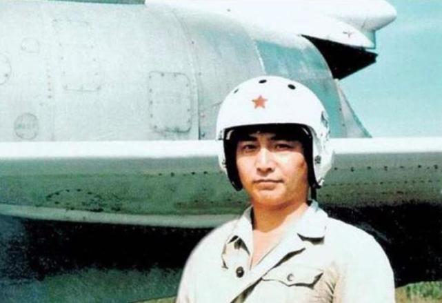 鹰击长空，歼-16飞行员视距内缠斗的战术智慧与实战传奇