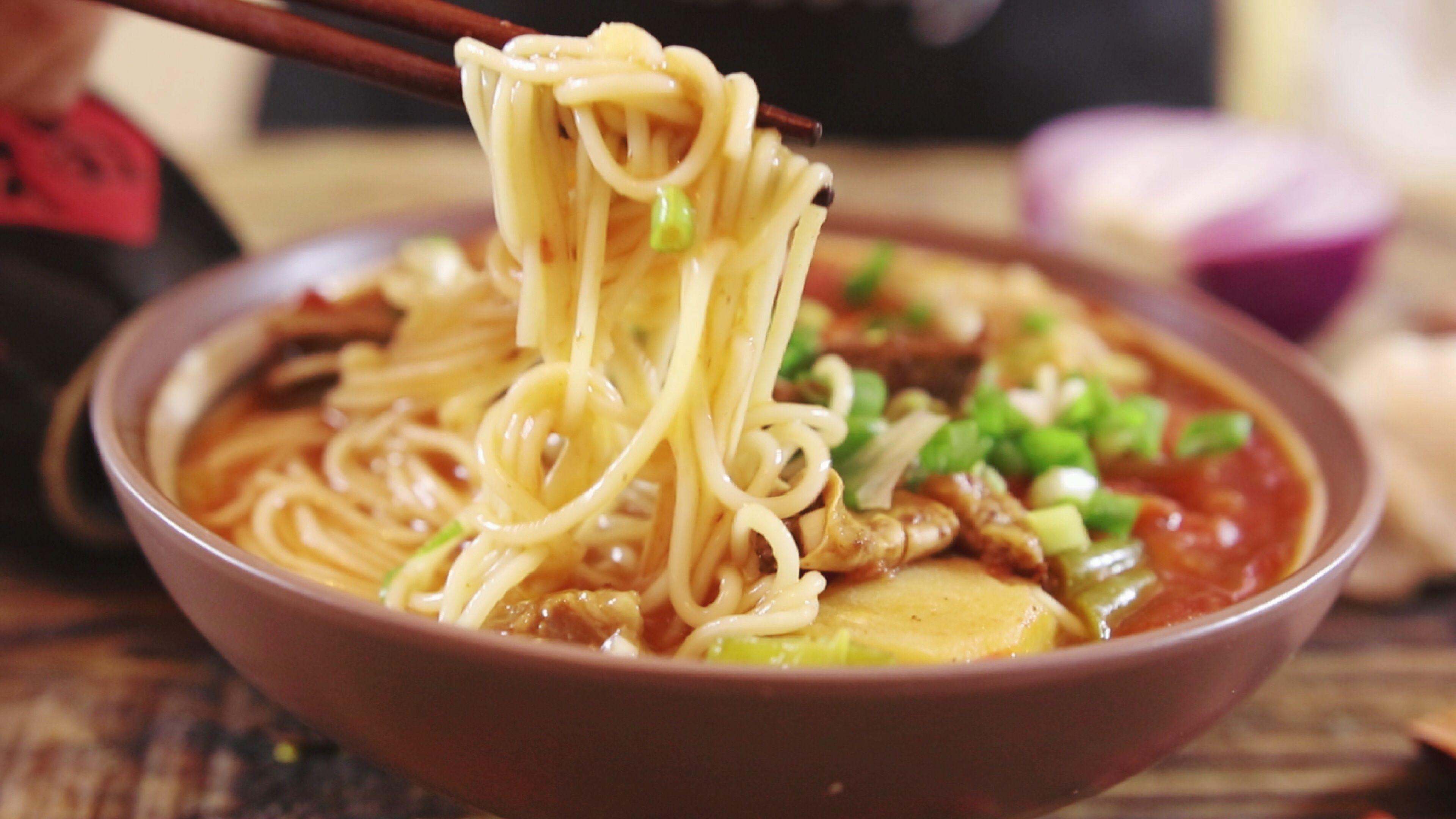 从拉面风波到政治反思,石破茂事件折射的日本政治生态与公众期待 从拉面风波到政治反思,石破茂事件折射的日本政治生态与公众期待