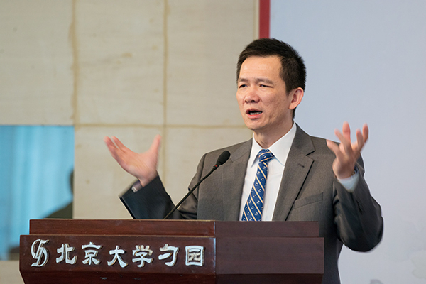 教授呼吁，中国人工作时间过长，应增加假期以促进健康与幸福