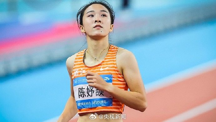 16岁陈妤颉,青春风暴席卷田径场,百米冠军背后的汗水与梦想 16岁陈妤颉,青春风暴席卷田径场,百米冠军背后的汗水与梦想