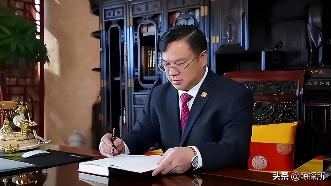 董事长被抓后,前妻紧急接班,一场突如其来的企业变革 董事长被抓后,前妻紧急接班,一场突如其来的企业变革