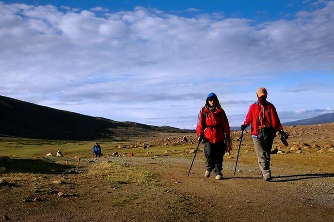 53岁男子,50天徒步1500公里的归途 53岁男子,50天徒步1500公里的归途