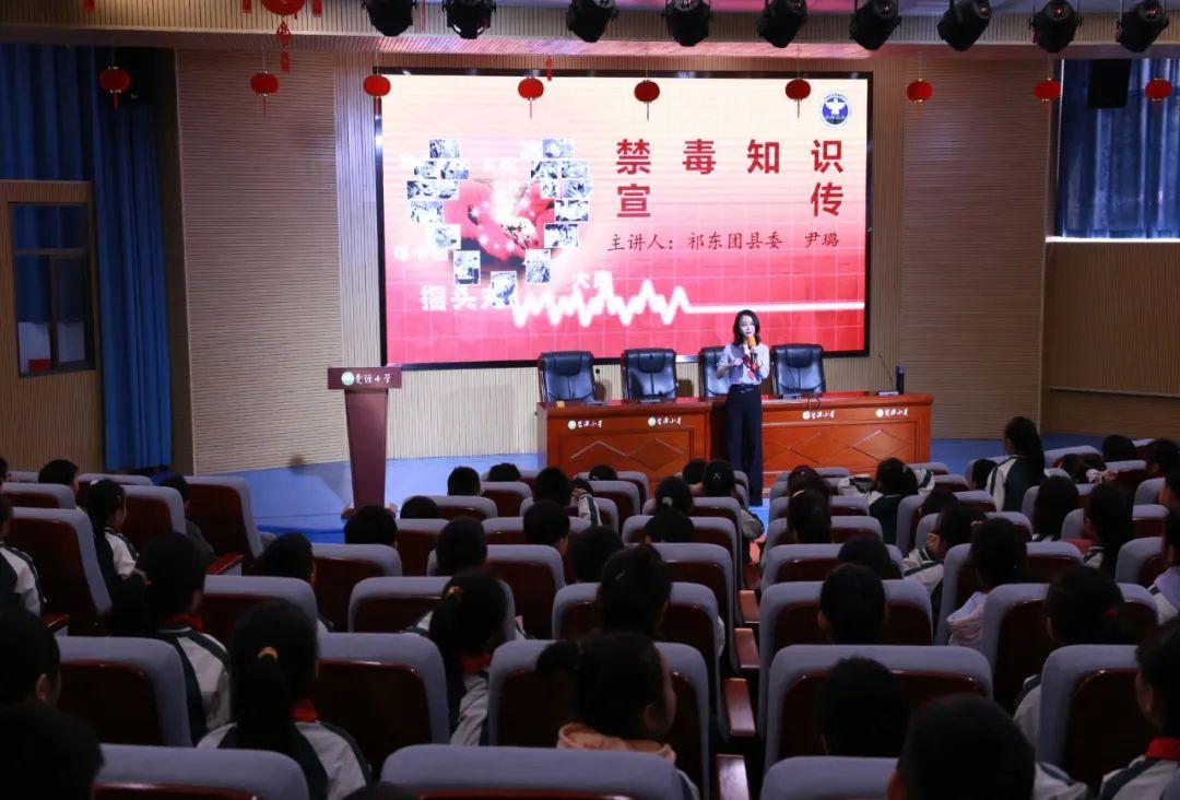 21岁大学生替人取快递竟被判无期，当善意助人被卷入毒品深渊