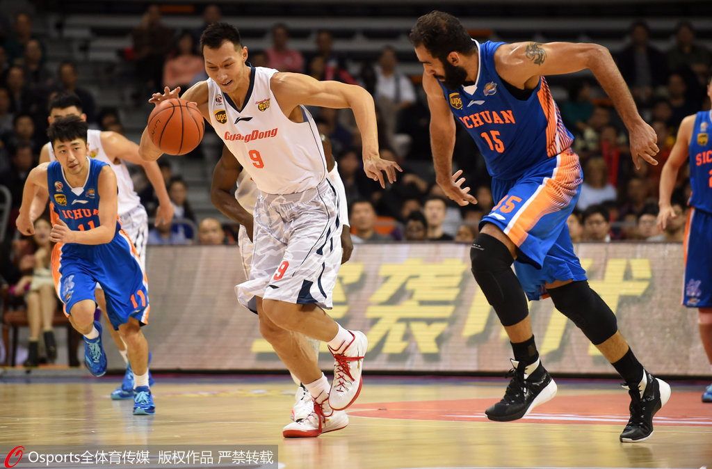 粤疆争霸终落幕!广东男篮加时鏖战力克新疆问鼎全运会之巅 粤疆争霸终落幕!广东男篮加时鏖战力克新疆问鼎全运会之巅