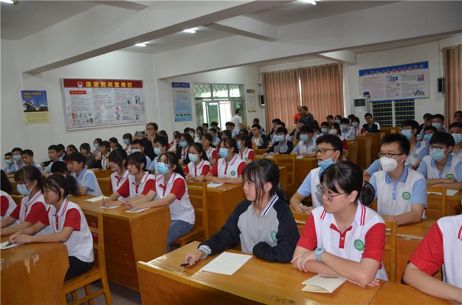 当高校课程遇上蜘蛛人，上海交大新生军训的树攀革命